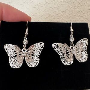 NWOT Elegant Filigree Silver Butterfly Earrings, 🦋